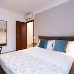 Forfour Apartment